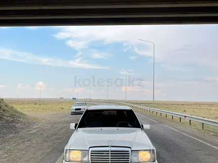 Mercedes-Benz E 260 1992 года за 1 400 000 тг. в Аральск