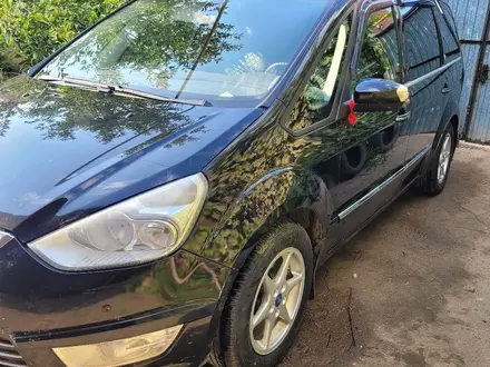 Ford Galaxy 2011 года за 5 000 000 тг. в Уральск – фото 2