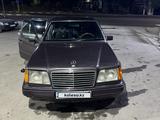 Mercedes-Benz E 220 1993 годаfor2 300 000 тг. в Шымкент