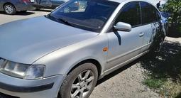 Volkswagen Passat 1998 года за 1 200 000 тг. в Тараз – фото 2