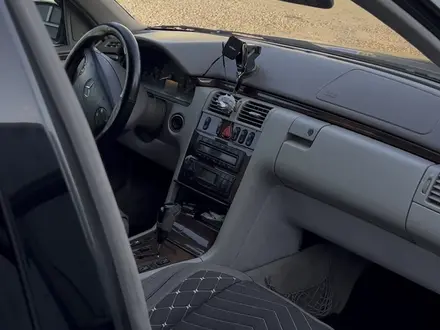 Mercedes-Benz E 320 2001 года за 3 500 000 тг. в Алматы – фото 15