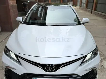 Toyota Camry 2022 года за 15 500 000 тг. в Уральск – фото 3