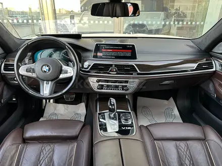 BMW M760 2017 года за 31 000 000 тг. в Астана – фото 17