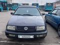 Volkswagen Vento 1995 годаfor1 200 000 тг. в Караганда