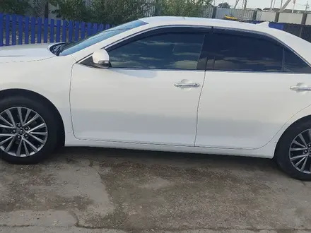 Toyota Camry 2015 года за 9 800 000 тг. в Кульсары – фото 5