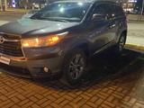 Toyota Highlander 2015 года за 8 800 000 тг. в Актобе – фото 3