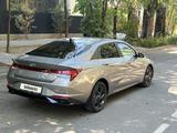 Hyundai Elantra 2023 года за 9 800 000 тг. в Алматы – фото 4
