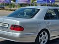 Mercedes-Benz E 320 2000 года за 4 500 000 тг. в Шымкент – фото 2