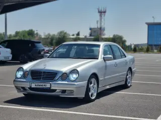 Mercedes-Benz E 320