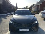 Toyota Camry 2018 годаүшін11 700 000 тг. в Караганда – фото 2