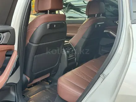 BMW X6 XDrive 40i 2023 года за 49 500 000 тг. в Алматы – фото 31