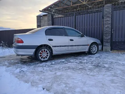 Toyota Avensis 2002 года за 3 100 000 тг. в Алматы – фото 2