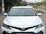 Toyota Camry 2021 года за 13 200 000 тг. в Астана