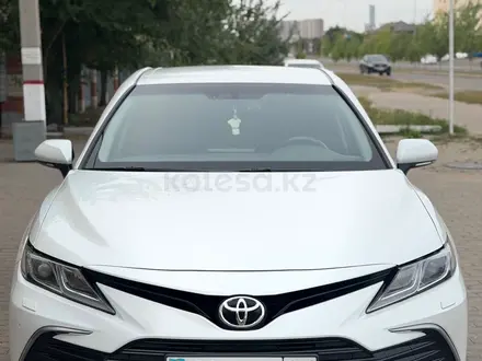 Toyota Camry 2021 года за 13 200 000 тг. в Астана