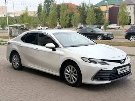 Toyota Camry 2021 года за 13 200 000 тг. в Астана – фото 3