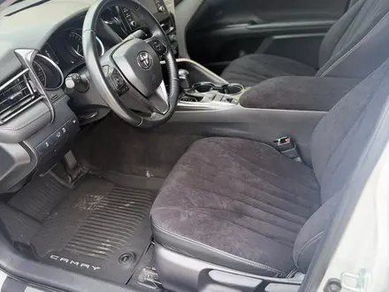 Toyota Camry 2021 года за 13 200 000 тг. в Астана – фото 7