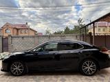 Toyota Camry 2021 года за 14 950 000 тг. в Караганда – фото 4