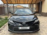 Toyota Camry 2021 года за 15 490 000 тг. в Караганда