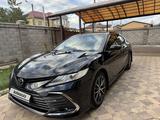 Toyota Camry 2021 года за 14 950 000 тг. в Караганда – фото 3