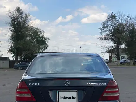 Mercedes-Benz C 200 2001 года за 2 500 000 тг. в Есик – фото 2