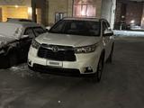 Toyota Highlander 2015 года за 11 700 000 тг. в Караганда