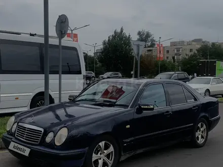 Mercedes-Benz E 320 1998 года за 2 600 000 тг. в Алматы