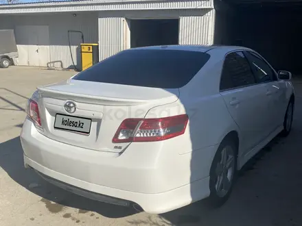 Toyota Camry 2011 года за 5 300 000 тг. в Атырау – фото 2