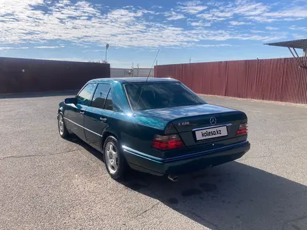 Mercedes-Benz E 200 1994 года за 2 200 000 тг. в Кызылорда – фото 23