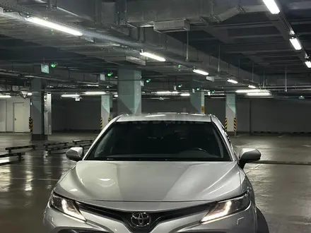 Toyota Camry 2020 года за 13 050 000 тг. в Алматы – фото 3