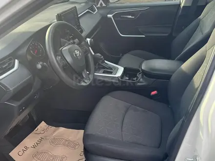 Toyota RAV4 2021 года за 21 000 000 тг. в Актобе – фото 5