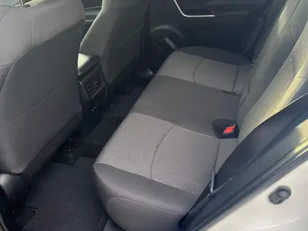 Toyota RAV4 2021 года за 21 000 000 тг. в Актобе – фото 7