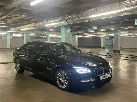 BMW 750 2013 года за 10 500 000 тг. в Алматы