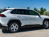Toyota RAV4 2020 года за 14 600 000 тг. в Курчатов – фото 4