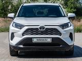 Toyota RAV4 2020 года за 14 600 000 тг. в Курчатов