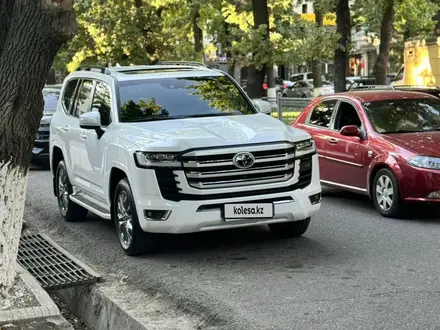 Toyota Land Cruiser 2023 года за 60 000 000 тг. в Шымкент