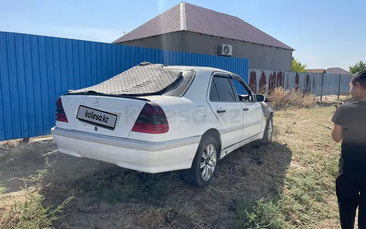 Mercedes-Benz C 200 1997 года за 400 000 тг. в Атырау