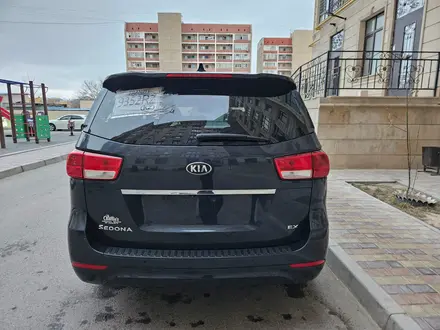 Kia Carnival 2015 года за 7 000 000 тг. в Актобе – фото 10