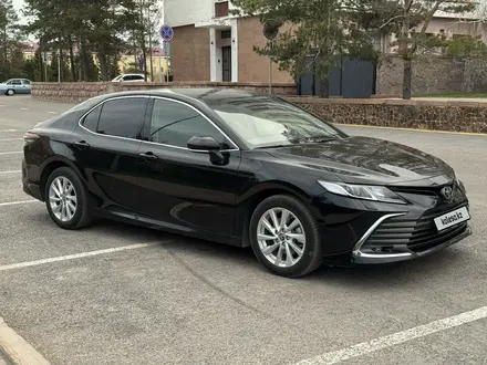 Toyota Camry 2023 года за 16 300 000 тг. в Караганда – фото 3