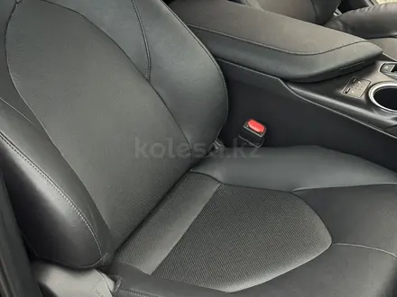 Toyota Camry 2023 года за 16 300 000 тг. в Караганда – фото 9