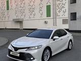 Toyota Camry 2021 года за 15 950 000 тг. в Туркестан – фото 2