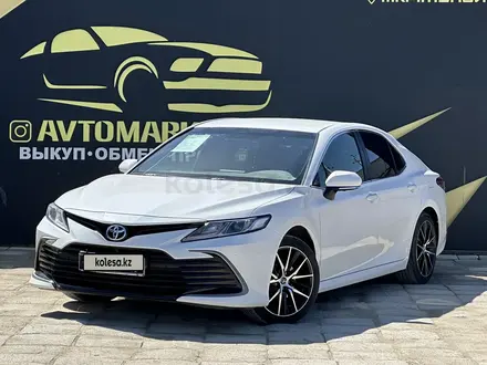 Toyota Camry 2022 года за 14 500 000 тг. в Атырау