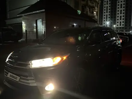 Toyota Highlander 2018 года за 18 000 000 тг. в Актау – фото 3