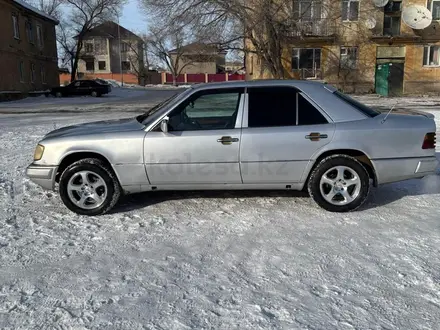 Mercedes-Benz E 200 1993 года за 2 200 000 тг. в Жезказган – фото 3