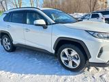 Toyota RAV4 2021 годаүшін16 700 000 тг. в Усть-Каменогорск – фото 5