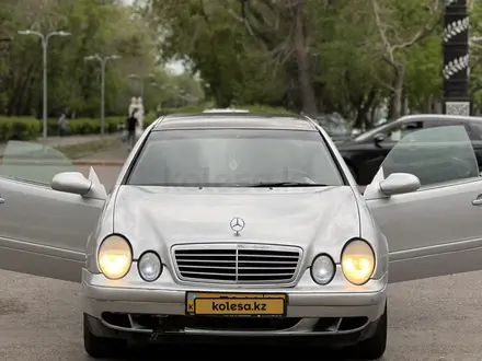 Mercedes-Benz CLK 200 1998 года за 2 100 000 тг. в Караганда – фото 4