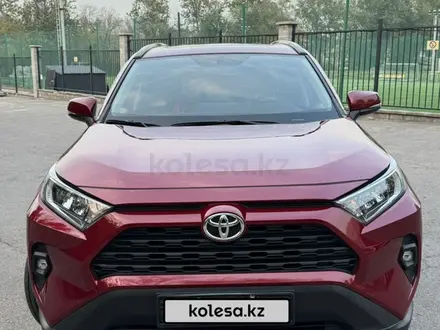 Toyota RAV4 2022 года за 17 000 000 тг. в Алматы