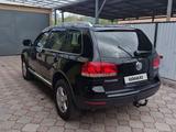 Volkswagen Touareg 2005 года за 5 500 000 тг. в Алматы – фото 4