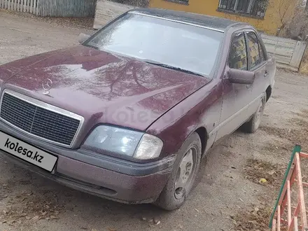 Mercedes-Benz C 180 1996 года за 2 300 000 тг. в Актобе – фото 2