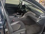Toyota Camry 2018 года за 12 300 000 тг. в Алматы – фото 3