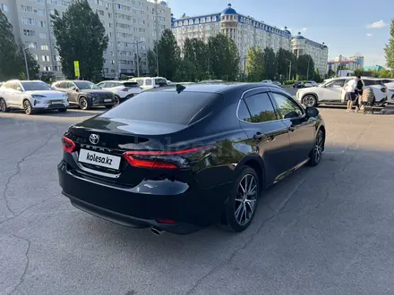 Toyota Camry 2023 года за 16 800 000 тг. в Астана